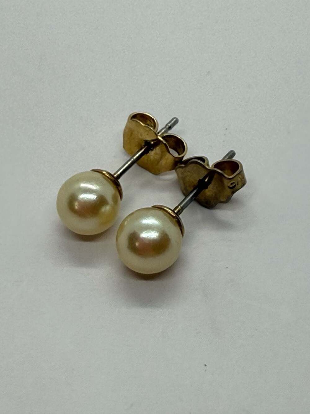 Avon Faux Pearl Stud Earrings Gold Tone Vintage